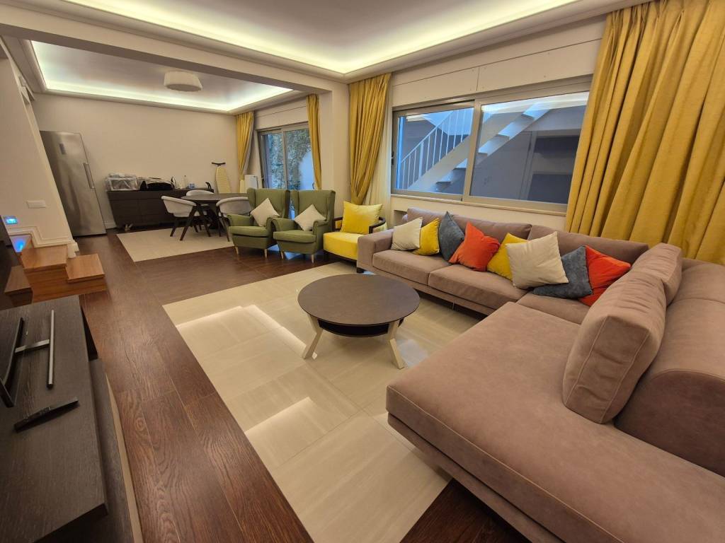 Ισόγειο \\ Σαλόνι