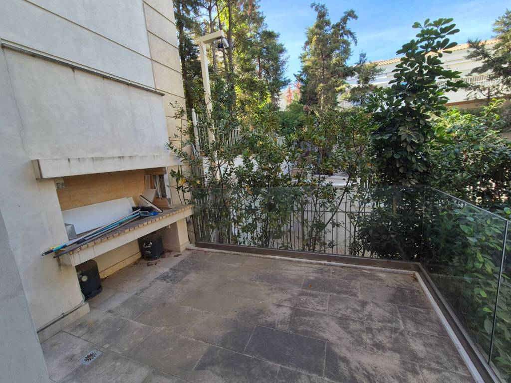 Main floor - Βεράντα με BBQ