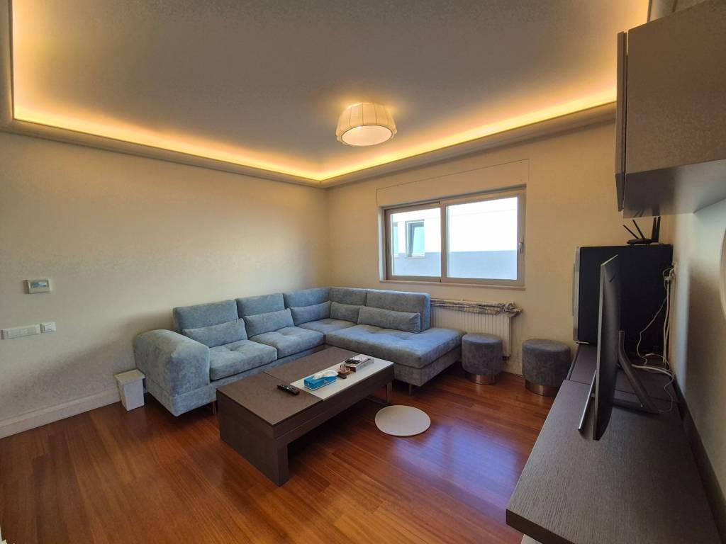 1ος όροφος \\ Σαλόνι