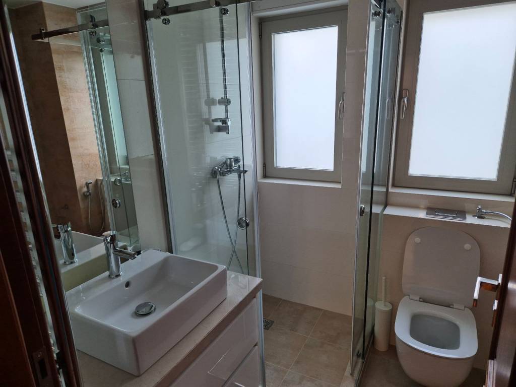 1ος όροφος \\ Μπάνιο 3ης κρεβατοκάμαρας