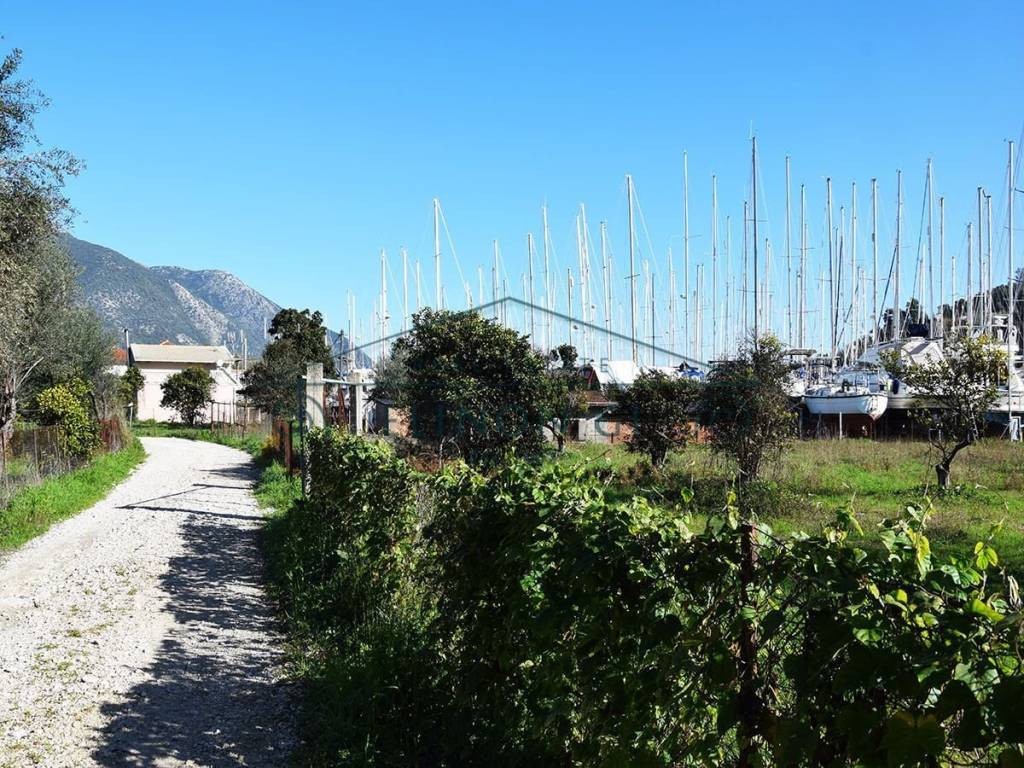 Πρόσβαση από αγροτική οδό