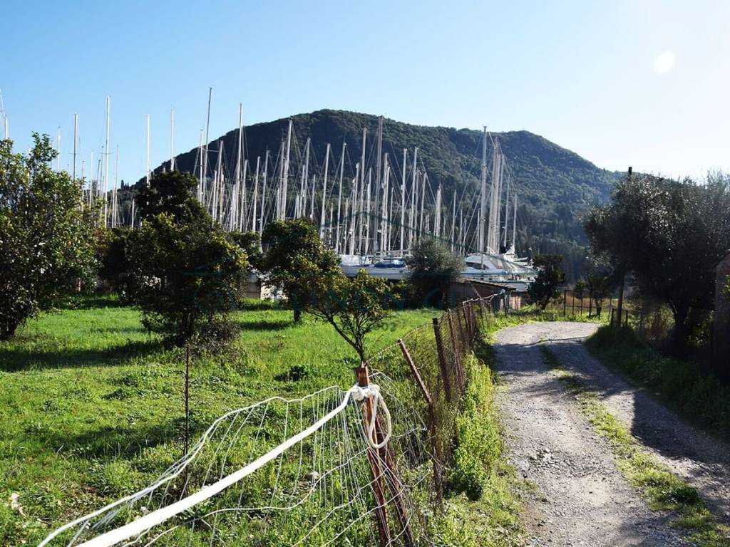 Πρόσβαση από αγροτική οδό