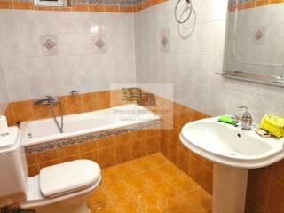 PLAYROOM'S FULL BATHROOM