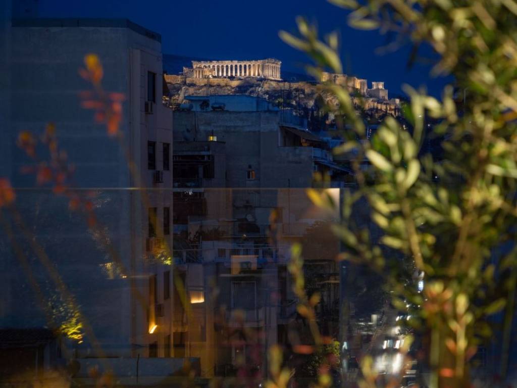 θέα στην Ακρόπολη από την ταράτσα μας &#039;Σαπφώ&#039;