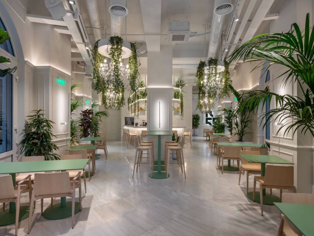 καφέ στο ισόγειο