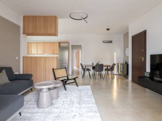 Saloni &amp; Trapezaria