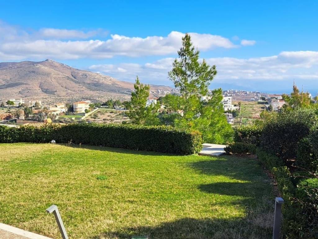 Apopse kepoy tes deyteres oikias.