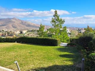 Apopse kepoy tes deyteres oikias.