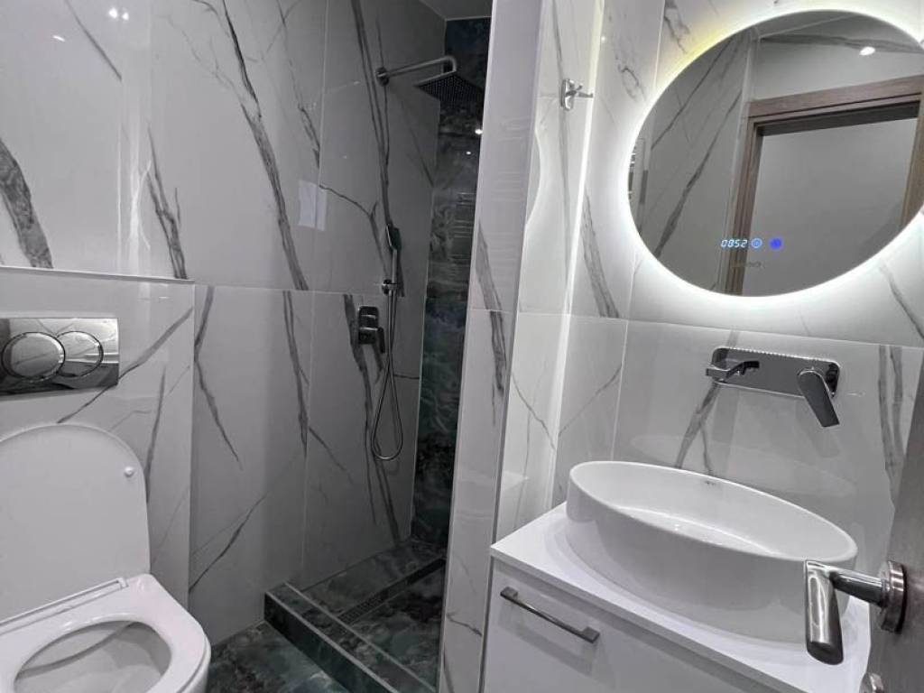 Οπίσθιο 85.000€