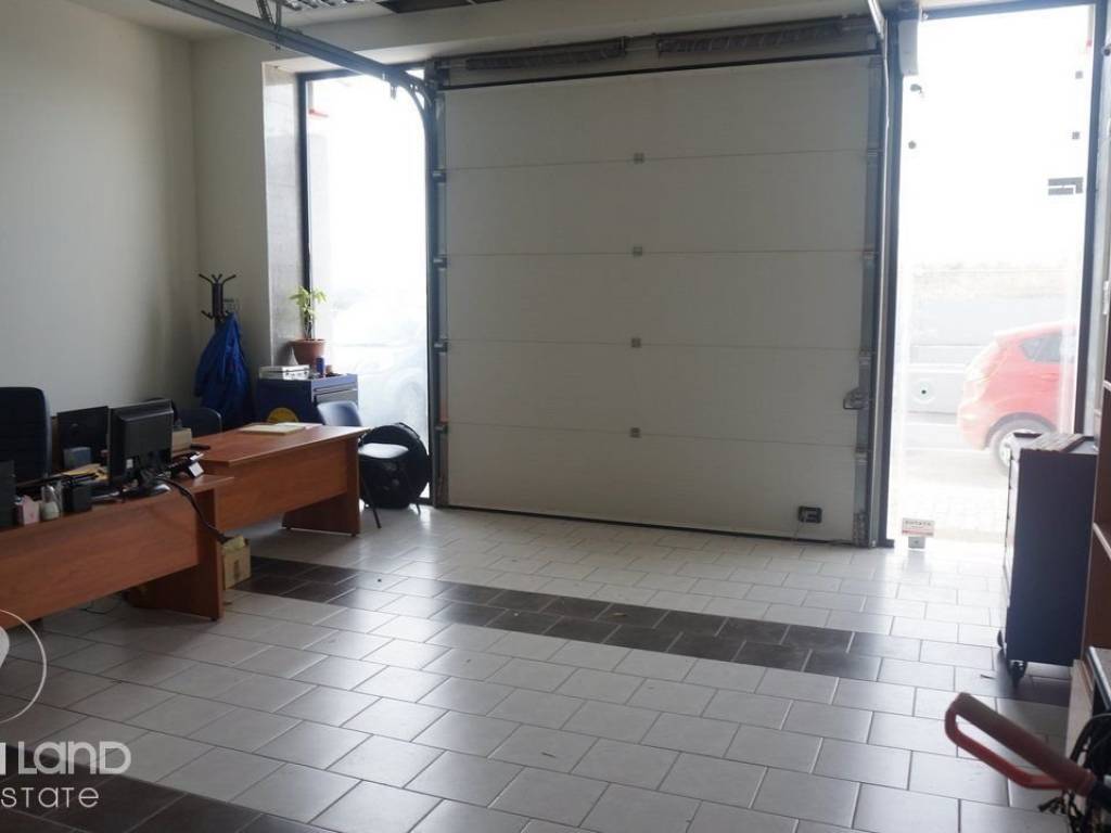 Forumland Real Estate, επαγγελματικός χώρος