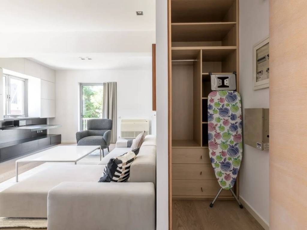 Apothekeytikos CHoros &amp; Saloni