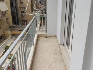 μπαλκόνι σε ακάλυοπτο