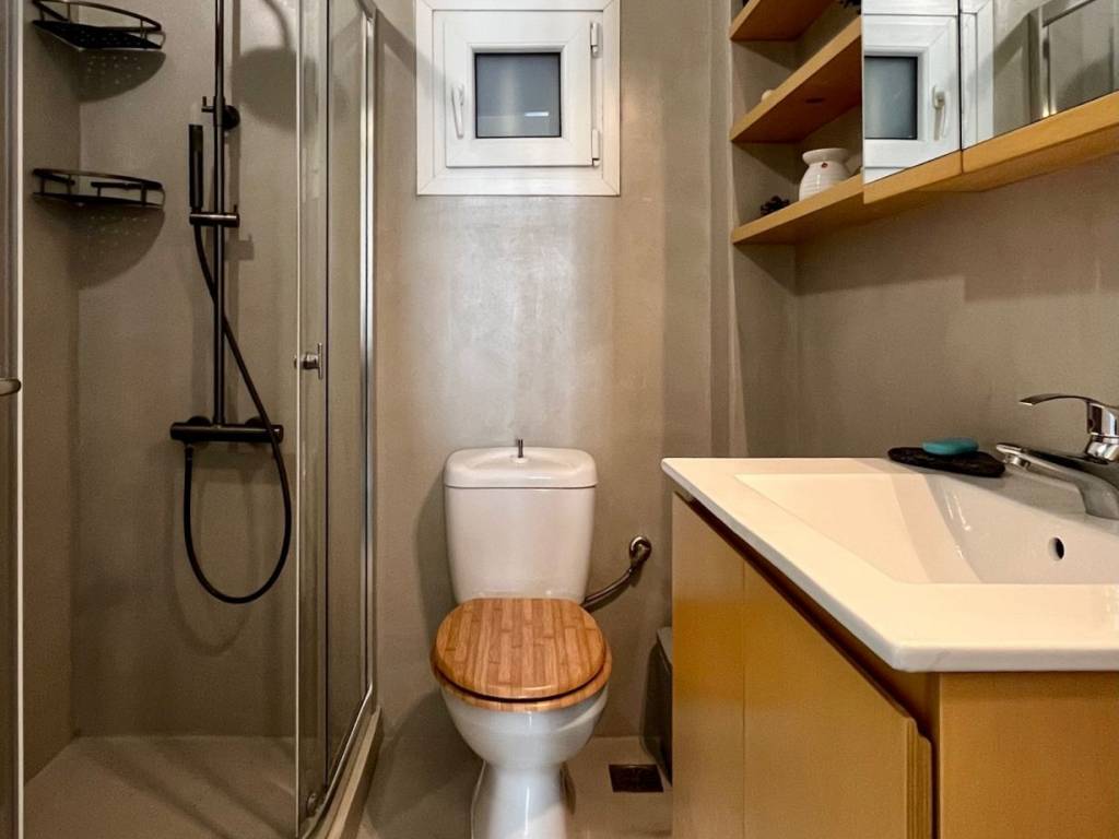 exarcheia_residential_apartment_for_sale