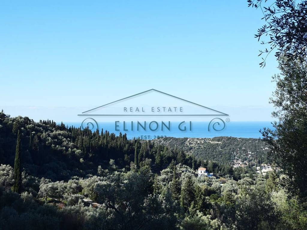 Η θέα προς τη θάλασσα από το αγροτεμάχιο