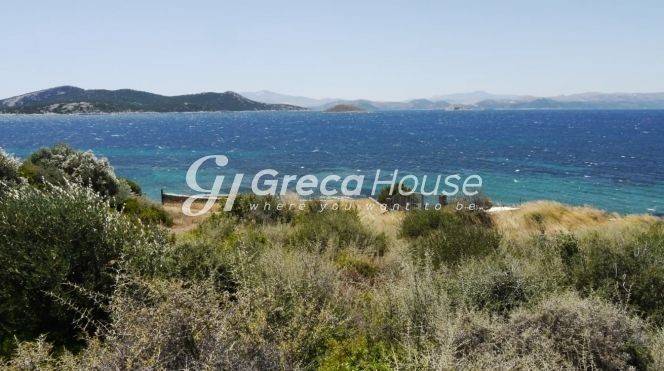 Παραθαλάσσιο Οικόπεδο με Κατοικία προς πώληση στα Στύρα