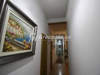 Ξενοδοχείο με 24 δωμάτια προς πώληση στο Λουτράκι