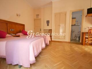 Ξενοδοχείο με 24 δωμάτια προς πώληση στο Λουτράκι