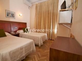 Ξενοδοχείο με 24 δωμάτια προς πώληση στο Λουτράκι