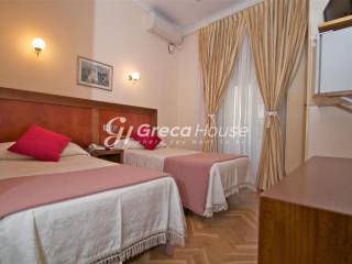 Ξενοδοχείο με 24 δωμάτια προς πώληση στο Λουτράκι