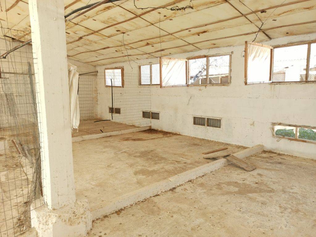 TMEMA APO TO ESOTERIKO TON KTERION