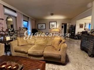 Μεγάλο Διαμέρισμα προς Πώληση στην Κυψέλη Φωκίωνος Νέγρη