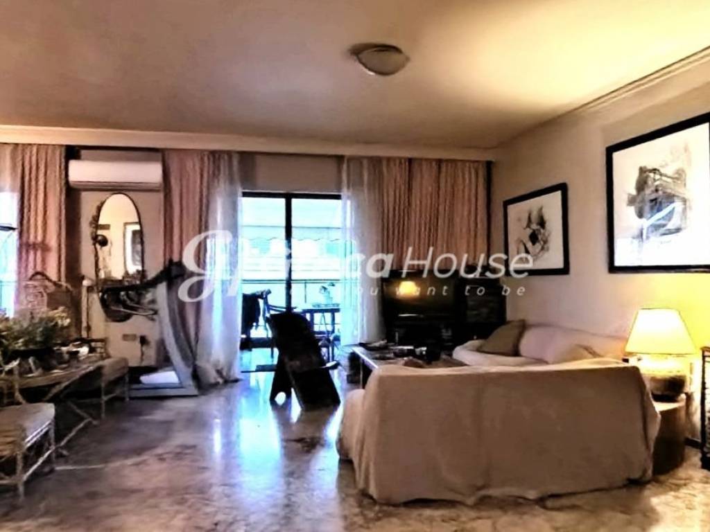 Μεγάλο Διαμέρισμα προς Πώληση στην Κυψέλη Φωκίωνος Νέγρη