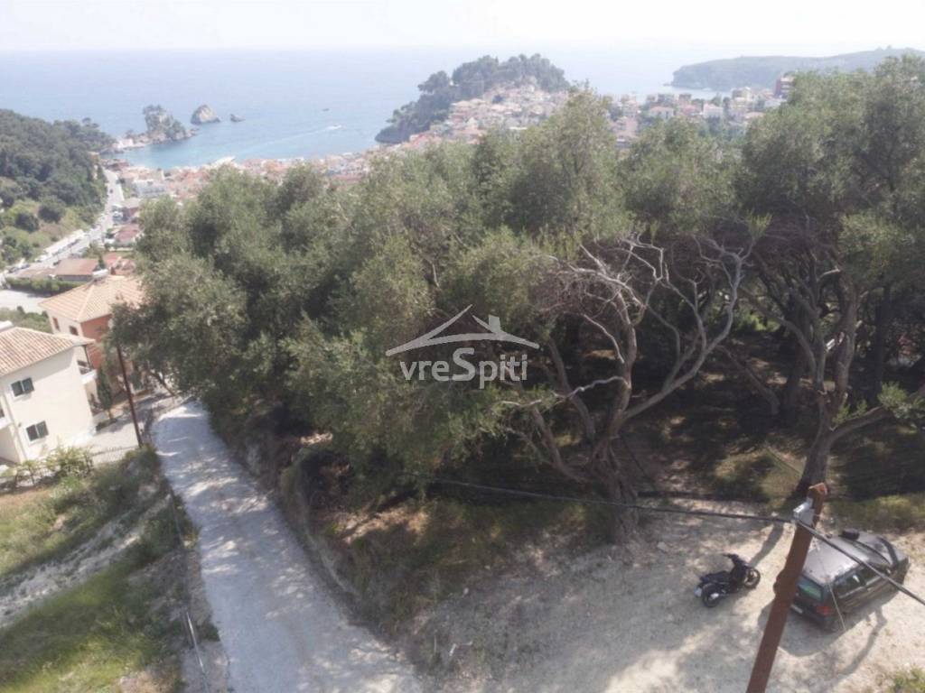 THEA APO TO OIKOPEDO