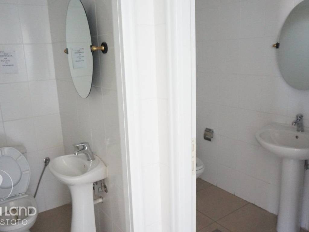 Forumland Real Estate, Μπάνιο