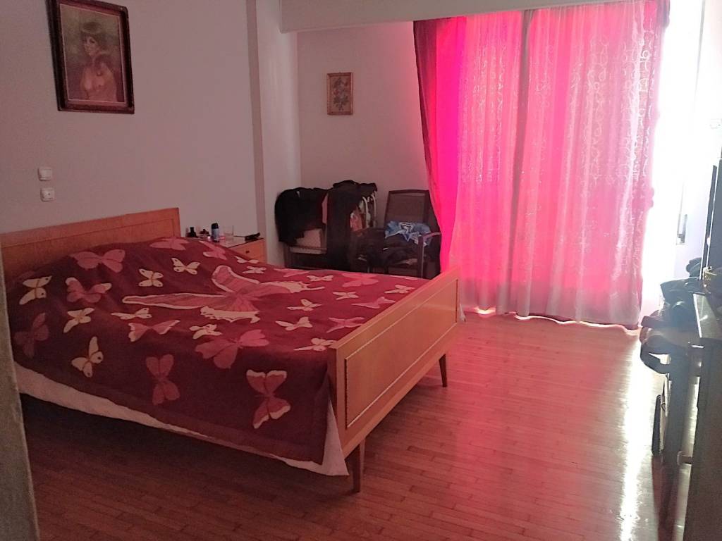 Megalo piso Y/D me mpalkonoporta