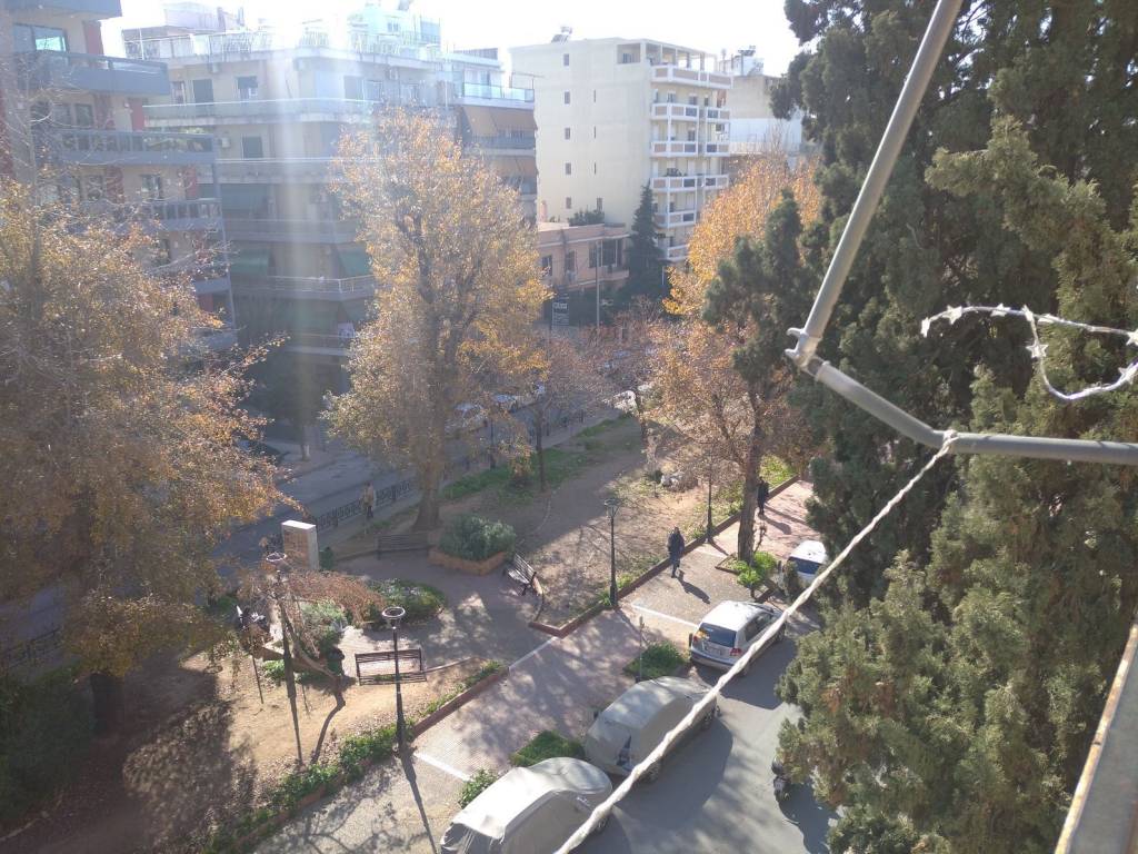 Apopse dromoy apo mpalkoni prosopses