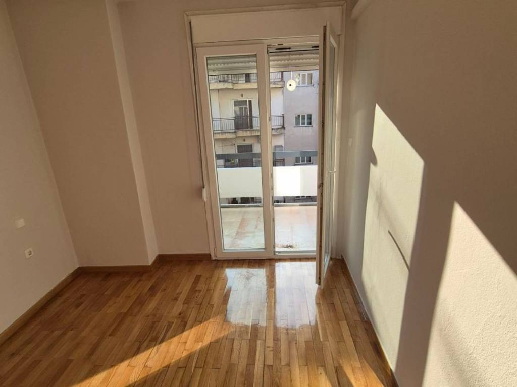 ΥΠΝΟΔΩΜΑΤΙΟ-ΣΑΛΟΝΙ