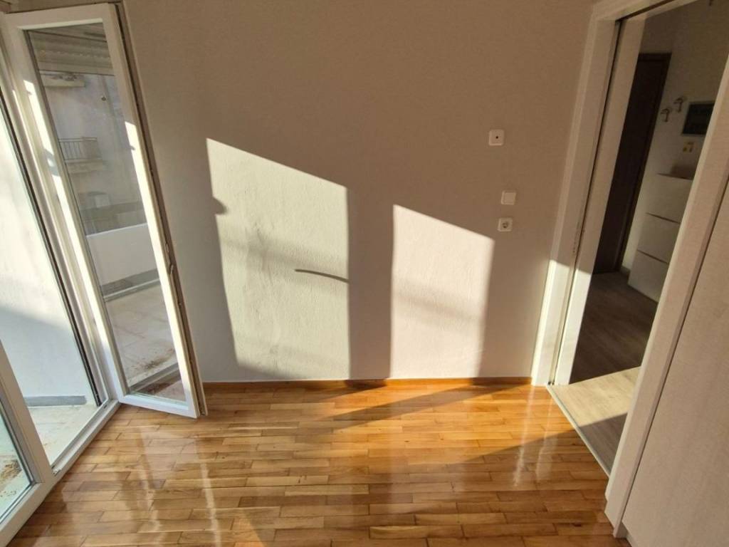 ΥΠΝΟΔΩΜΑΤΙΟ-ΣΑΛΟΝΙ