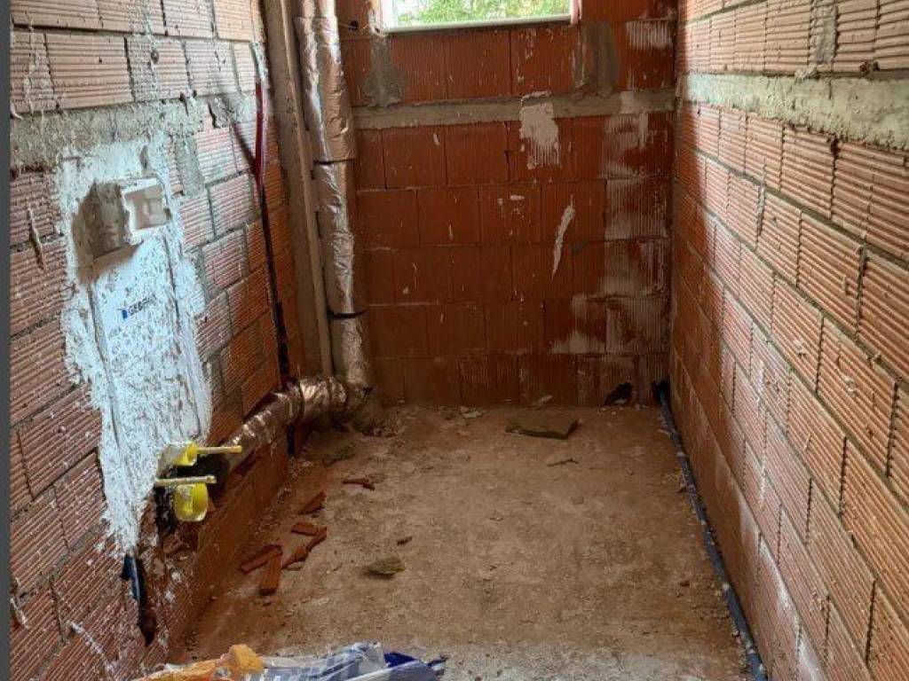 Forumland Real Estate, Μπάνιο