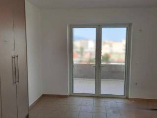 ΥΠΝΟΔΩΜΑΤΙΟ ΜΕ ΜΕΓΑΛΕΣ ΝΤΟΥΛΑΠΕΣ