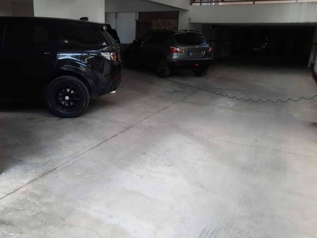 PARKING ΜΕ ΗΛΕΚΤΡΙΚΗ ΓΚΑΡΑΖΟΠΟΡΤΑ