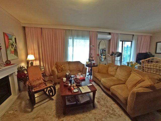 ΣΑΛΟΝΙ ΜΕ ΤΖΑΚΙ