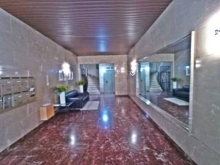 εισοδος πολυκατοικιας