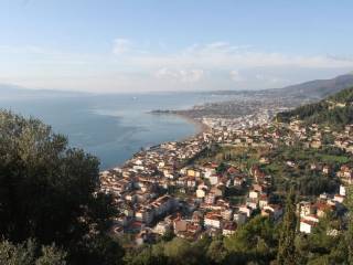 ΤΟ ΑΚΙΝΗΤΟ ΒΡΙΣΚΕΤΑΙ ΣΤΟ ΚΕΝΤΡΟ ΤΗΣ ΠΟΛΗΣ