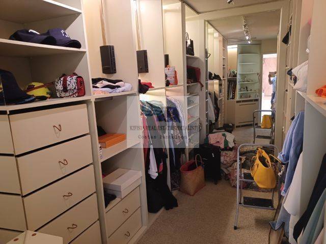 WALK-IN-CLOSET