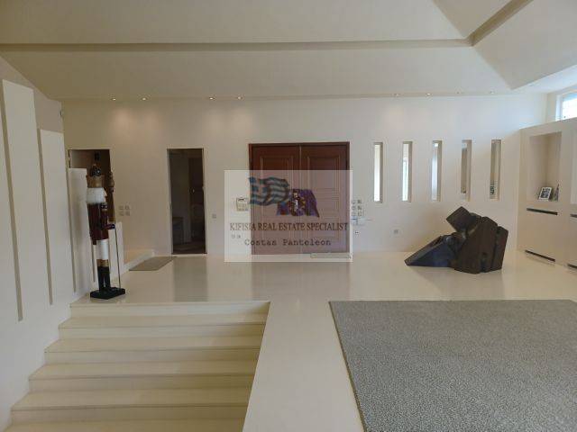 RECEPTION AREA - ENTRANCE