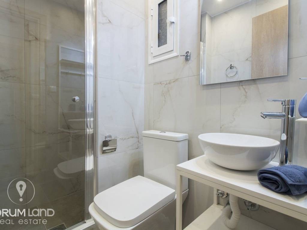 Forumland Real Estate, Μπάνιο