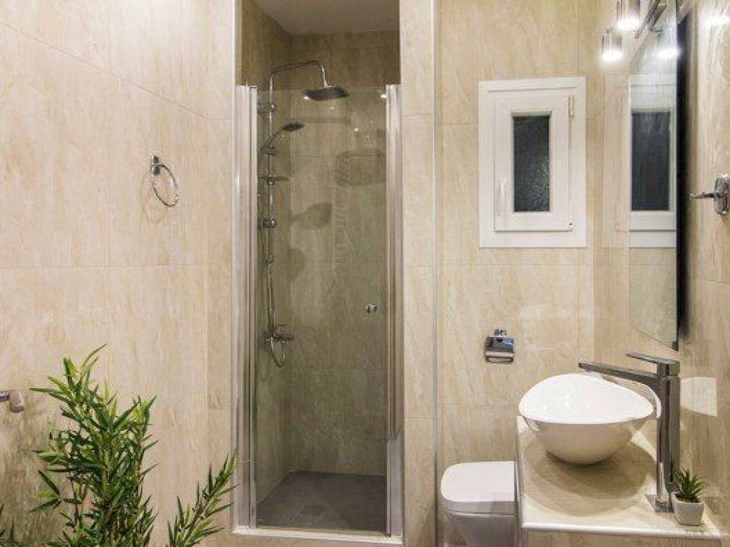 Forumland Real Estate, Μπάνιο