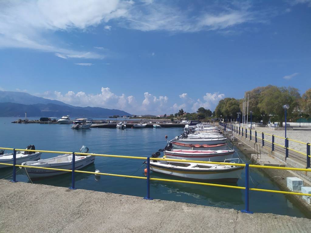 TO LIMANI STE CHILIADOY