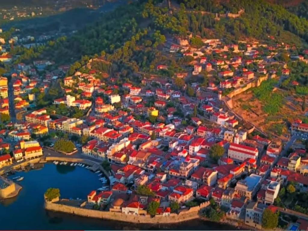 ΣΤΗ ΝΑΥΠΑΚΤΟ ΥΠΑΡΧΟΥΝ ΥΠΗΡΕΣΙΕΣ, ΣΧΟΛΕΙΑ, SUPER MARKET