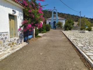 PARALIA PANORMOY-SYNECHEIA TES ERATEINES