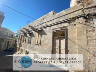 Πρόσοψη κτιρίου / Building facade