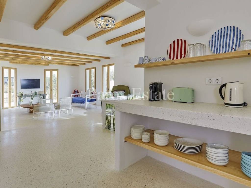 Open plan koyzina &amp; trapezaria kai saloni