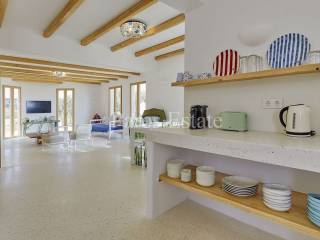 Open plan koyzina &amp; trapezaria kai saloni