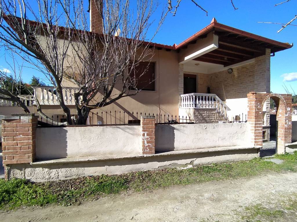 ANYPLACE MESITIKES YPERESIES