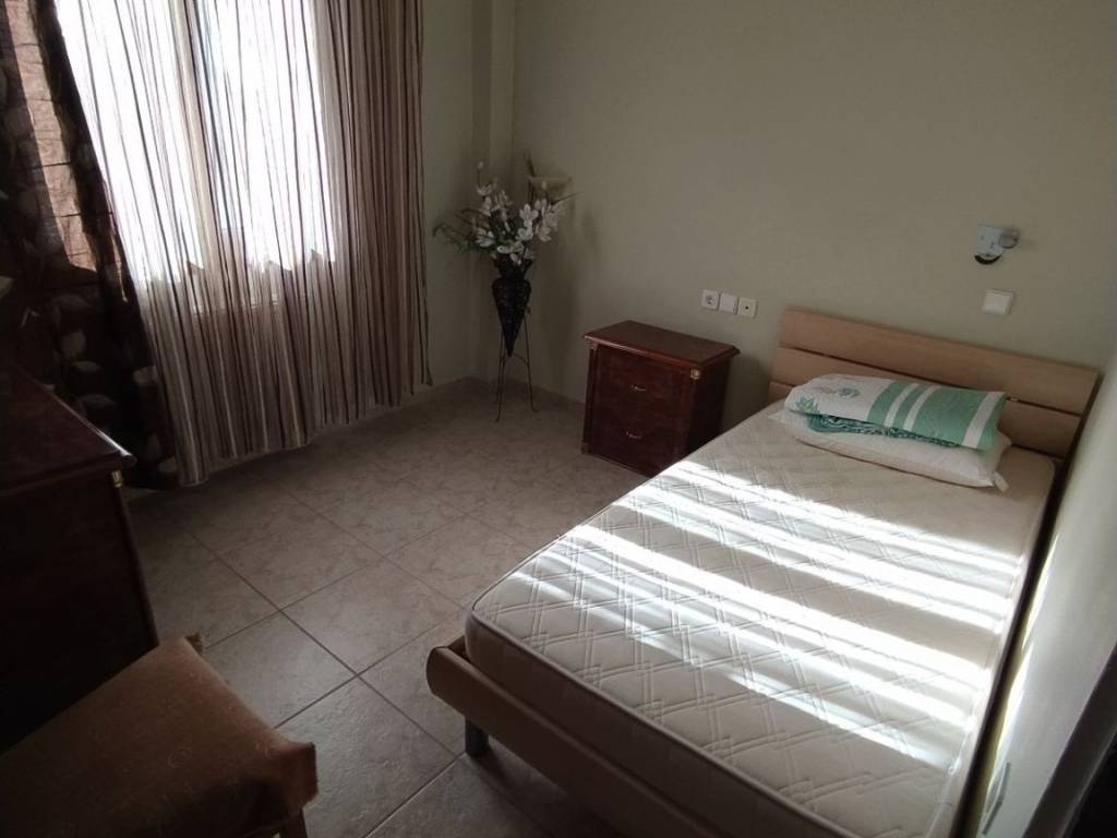 ANYPLACE MESITIKES YPERESIES